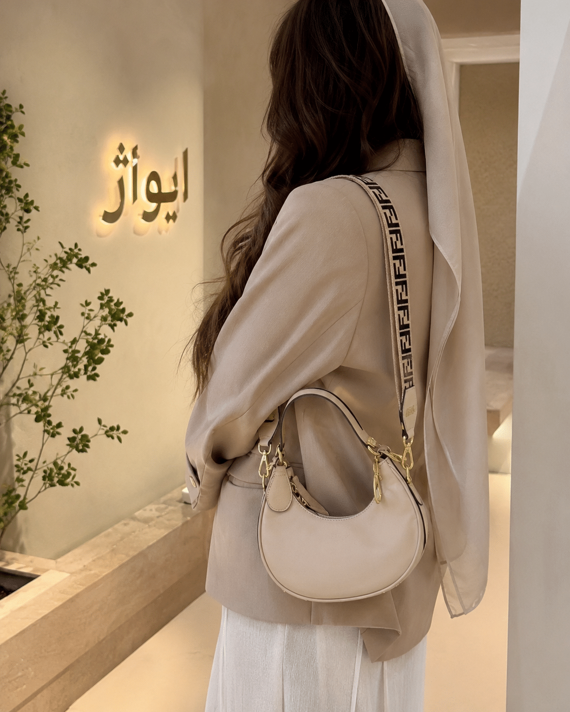 پاسپورتی دخترانه Fendi مدل مهرو